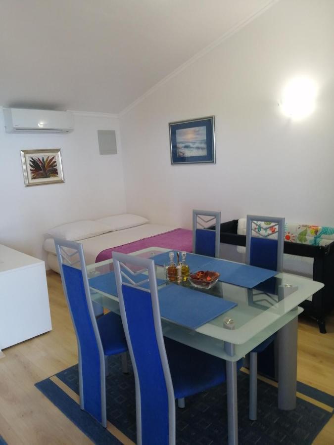 נין Apartments Vujic מראה חיצוני תמונה